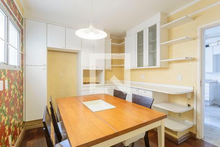 Casa à venda com 248m², 4 quartos e 3 vagas Casa à venda com 248m², 4 quartos e 3 vagasCopa