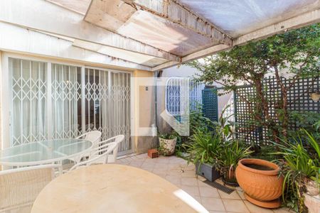 Casa à venda com 248m², 4 quartos e 3 vagas Casa à venda com 248m², 4 quartos e 3 vagasChurrasqueira