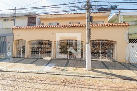 Casa à venda com 248m², 4 quartos e 3 vagas Casa à venda com 248m², 4 quartos e 3 vagasFachada
