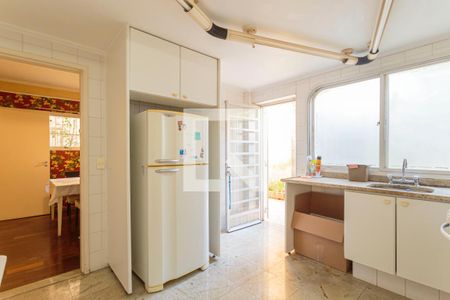 Casa à venda com 248m², 4 quartos e 3 vagas Casa à venda com 248m², 4 quartos e 3 vagasCozinha