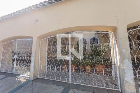 Casa à venda com 248m², 4 quartos e 3 vagas Casa à venda com 248m², 4 quartos e 3 vagasFachada