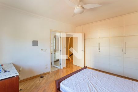 Casa à venda com 248m², 4 quartos e 3 vagas Casa à venda com 248m², 4 quartos e 3 vagasSuíte 3