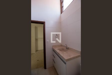 Casa para alugar com 205m², 3 quartos e 4 vagas Casa para alugar com 205m², 3 quartos e 4 vagasBanheiro da Suíte 2