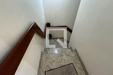 Casa à venda com 254m², 4 quartos e 4 vagasEscada