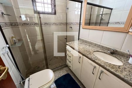 Casa à venda com 254m², 4 quartos e 4 vagasBanheiro 5