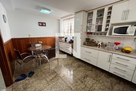 Casa à venda com 254m², 4 quartos e 4 vagasCozinha