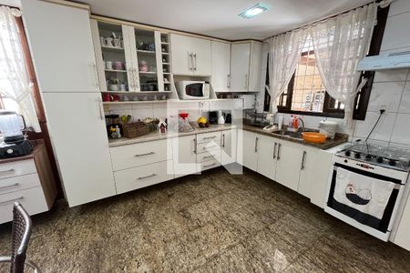 Casa à venda com 254m², 4 quartos e 4 vagasCozinha