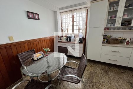 Casa à venda com 254m², 4 quartos e 4 vagasCozinha