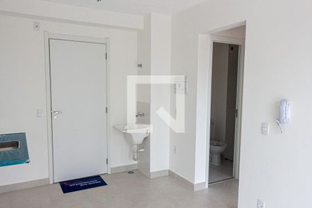 Sala, Cozinha e Área de Serviço  de apartamento para alugar com 2 quartos, 37m² em Socorro, São Paulo
