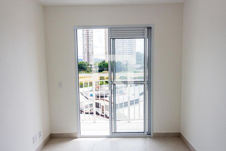 Sala, Cozinha e Área de Serviço  de apartamento para alugar com 2 quartos, 37m² em Socorro, São Paulo