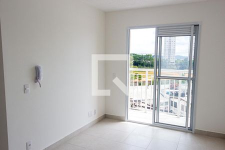 Sala, Cozinha e Área de Serviço  de apartamento para alugar com 2 quartos, 37m² em Socorro, São Paulo