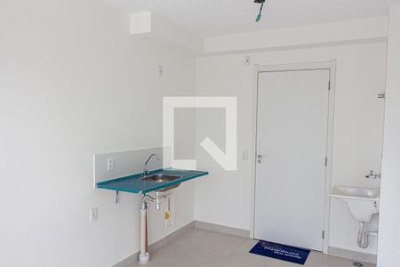 Sala, Cozinha e Área de Serviço  de apartamento para alugar com 2 quartos, 37m² em Socorro, São Paulo