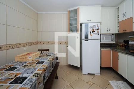 Casa à venda com 191m², 4 quartos e 3 vagas Casa à venda com 191m², 4 quartos e 3 vagasCozinha - Armários