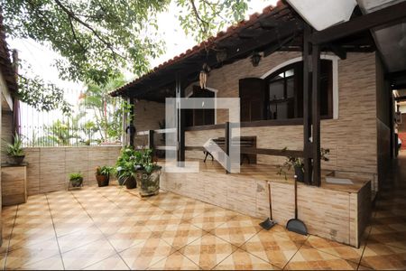 Casa à venda com 191m², 4 quartos e 3 vagas Casa à venda com 191m², 4 quartos e 3 vagasGaragem