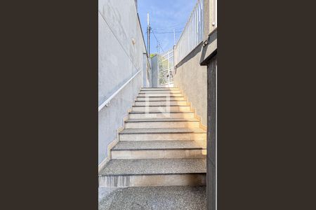 Apartamento para alugar com 77m², 2 quartos e 1 vaga Apartamento para alugar com 77m², 2 quartos e 1 vagaEscada