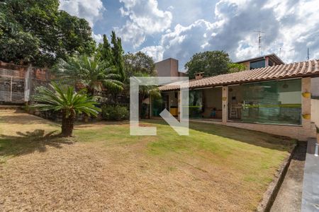 Casa à venda com 253m², 4 quartos e 3 vagas Casa à venda com 253m², 4 quartos e 3 vagasQuintal