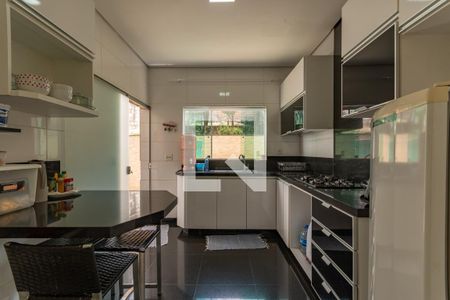 Casa à venda com 253m², 4 quartos e 3 vagas Casa à venda com 253m², 4 quartos e 3 vagasCozinha