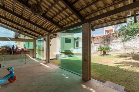 Casa à venda com 253m², 4 quartos e 3 vagas Casa à venda com 253m², 4 quartos e 3 vagasEspaço Gourmet