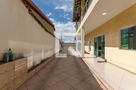 Casa à venda com 253m², 4 quartos e 3 vagas Casa à venda com 253m², 4 quartos e 3 vagasEntrada - Garagem