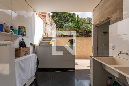 Casa à venda com 253m², 4 quartos e 3 vagas Casa à venda com 253m², 4 quartos e 3 vagasLavanderia