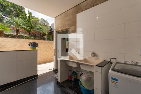 Casa à venda com 253m², 4 quartos e 3 vagas Casa à venda com 253m², 4 quartos e 3 vagasLavanderia