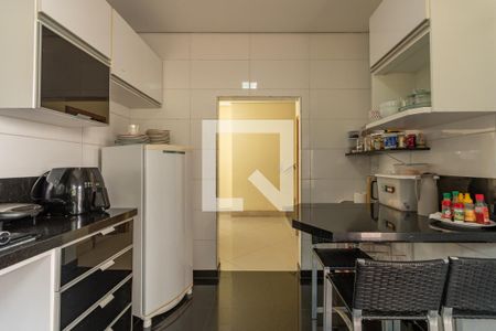 Casa à venda com 253m², 4 quartos e 3 vagas Casa à venda com 253m², 4 quartos e 3 vagasCozinha