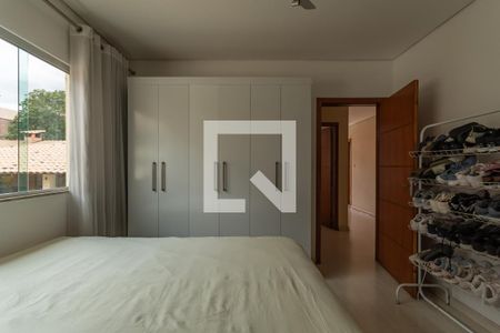 Casa à venda com 253m², 4 quartos e 3 vagas Casa à venda com 253m², 4 quartos e 3 vagasQuarto 3