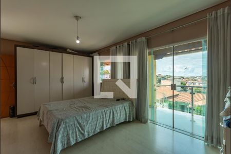 Casa à venda com 253m², 4 quartos e 3 vagas Casa à venda com 253m², 4 quartos e 3 vagasQuarto 4