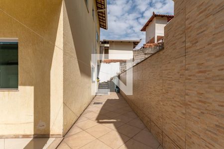 Casa à venda com 253m², 4 quartos e 3 vagas Casa à venda com 253m², 4 quartos e 3 vagasCorredor Lateral