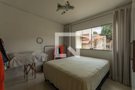 Casa à venda com 253m², 4 quartos e 3 vagas Casa à venda com 253m², 4 quartos e 3 vagasQuarto 3