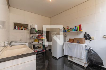 Casa à venda com 253m², 4 quartos e 3 vagas Casa à venda com 253m², 4 quartos e 3 vagasLavanderia