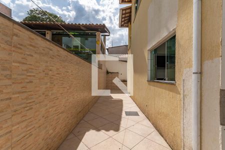 Casa à venda com 253m², 4 quartos e 3 vagas Casa à venda com 253m², 4 quartos e 3 vagasCorredor Lateral