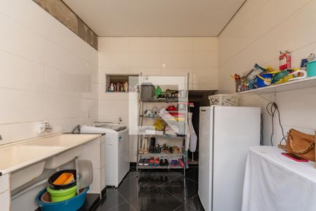 Casa à venda com 253m², 4 quartos e 3 vagas Casa à venda com 253m², 4 quartos e 3 vagasLavanderia