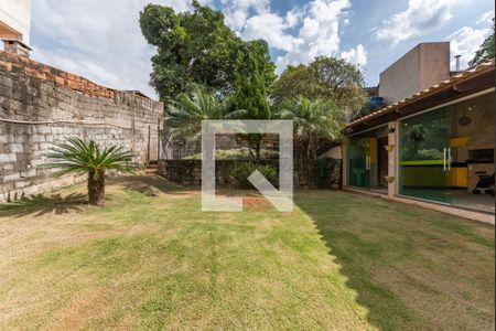 Casa à venda com 253m², 4 quartos e 3 vagas Casa à venda com 253m², 4 quartos e 3 vagasQuintal
