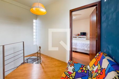 Casa à venda com 70m², 2 quartos e sem vaga Casa à venda com 70m², 2 quartos e sem vagaEscada