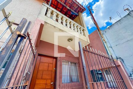 Casa à venda com 70m², 2 quartos e sem vaga Casa à venda com 70m², 2 quartos e sem vagaFachada