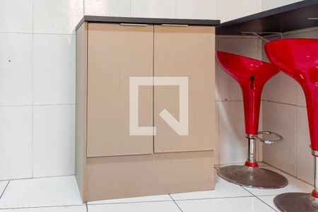 Casa à venda com 70m², 2 quartos e sem vaga Casa à venda com 70m², 2 quartos e sem vagaCozinha - Armários