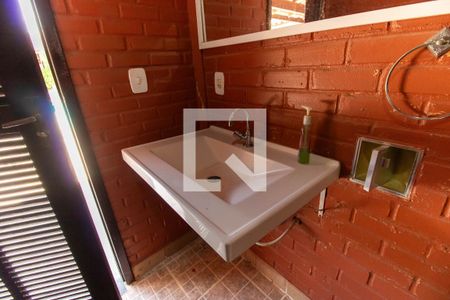 Casa à venda com 300m², 7 quartos e 2 vagas Casa à venda com 300m², 7 quartos e 2 vagasBanheiro Externo