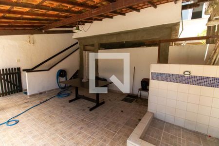 Casa à venda com 300m², 7 quartos e 2 vagas Casa à venda com 300m², 7 quartos e 2 vagasÁrea externa