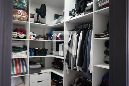 Apartamento à venda com 99m², 2 quartos e 2 vagasCloset do quarto