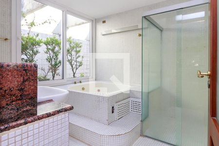 Casa à venda com 340m², 3 quartos e 3 vagasSuíte 2 - Banheiro