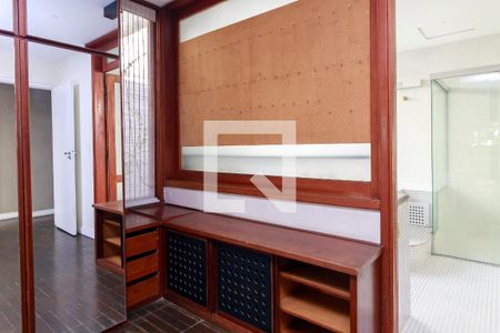 Casa à venda com 340m², 3 quartos e 3 vagasSuíte 2