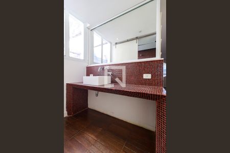 Casa à venda com 340m², 3 quartos e 3 vagasSuíte 1 - Banheiro