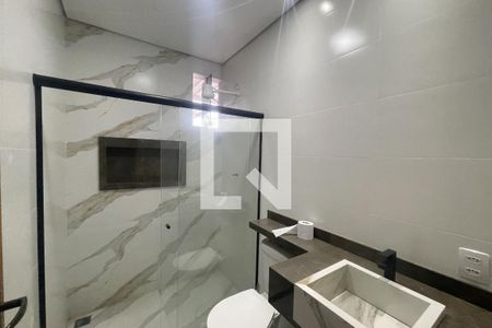Banheiro de casa de condomínio para alugar com 1 quarto, 58m² em Jardim Vinte E Cinco de Agosto, Duque de Caxias