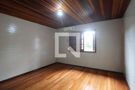 Casa à venda com 130m², 3 quartos e 3 vagasSuite