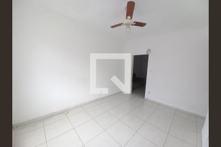 Sala/Quarto de apartamento para alugar com 1 quarto, 50m² em Centro, São Vicente
