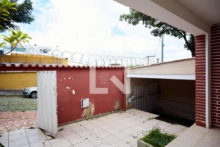 Casa à venda com 375m², 4 quartos e 2 vagas Casa à venda com 375m², 4 quartos e 2 vagasEntrada
