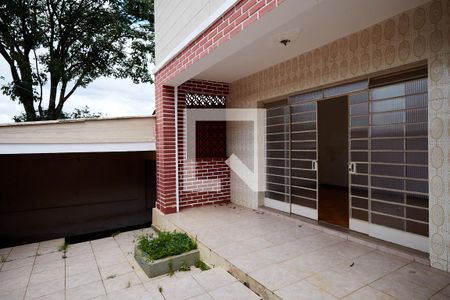 Casa à venda com 375m², 4 quartos e 2 vagas Casa à venda com 375m², 4 quartos e 2 vagasEntrada