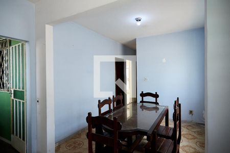 Casa à venda com 375m², 4 quartos e 2 vagas Casa à venda com 375m², 4 quartos e 2 vagasSala de Jantar Casa 2