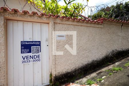 Casa à venda com 375m², 4 quartos e 2 vagas Casa à venda com 375m², 4 quartos e 2 vagasPlaquinha